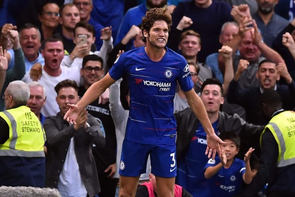 Marcos Alonso le dio el triunfo al Chelsea sobre el Arsenal. Foto AFP