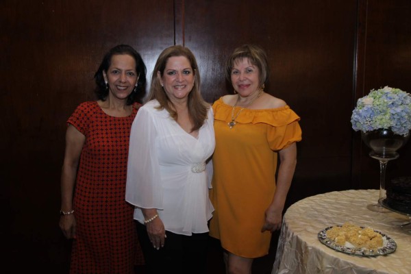 Fiesta maternal para Mireya Nasser de Rock