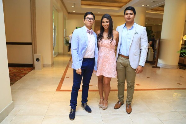 Promoción 2016 de la escuela Serán se reúnen