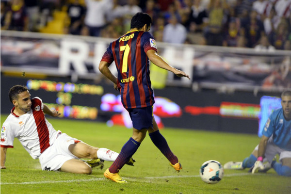 El Barça aniquila a un valiente Rayo Vallecano con triplete de Pedro