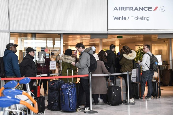 Pandemia: Caos en aeropuertos de Europa tras veto de Trump a vuelos