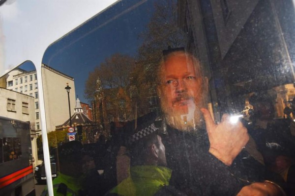 Trasladan a Assange del ala médica de la cárcel a otra zona con más reclusos