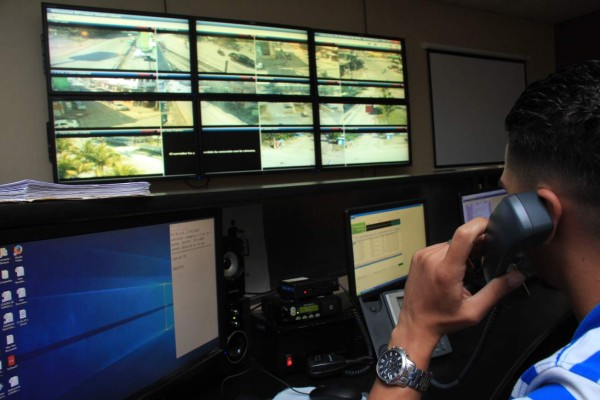 Unas 5,000 llamadas falsas al día se reciben en el 911 y 198