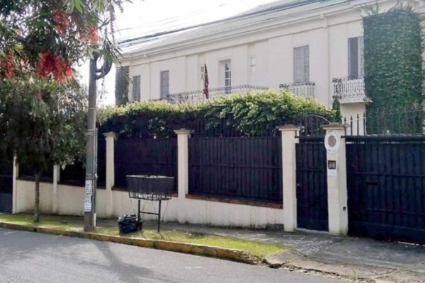 Diplomáticos afines a Maduro abandonan Costa Rica