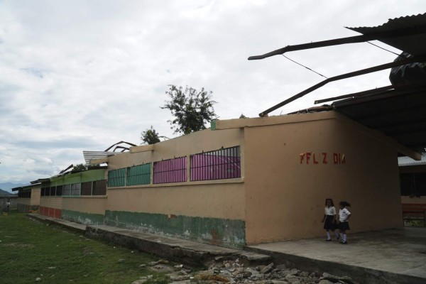 Viento derriba techo de cuatro aulas en escuela de la San José Cinco