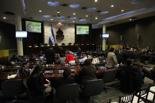 En orden Congreso realizó la quinta votación de magistrados