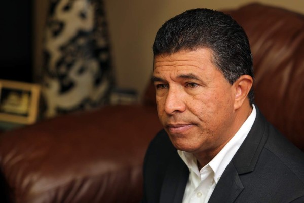 Aplican ajuste a servicios migratorios en aeropuertos