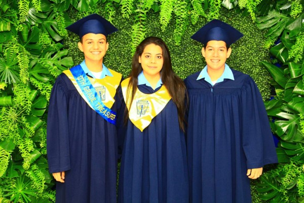 Alumnos de la Escuela Internacional Sampedrana se gradúan