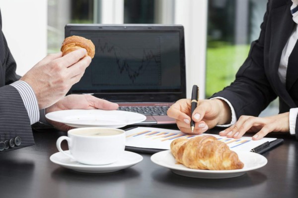 ¿Su trabajo le engorda? Siga estos consejos