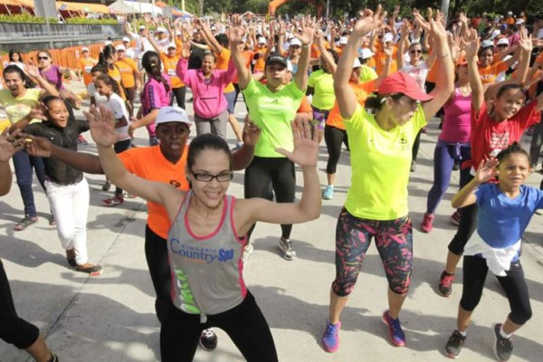 Con sumba capitalinos celebran el Día Mundial contra la Diabetes