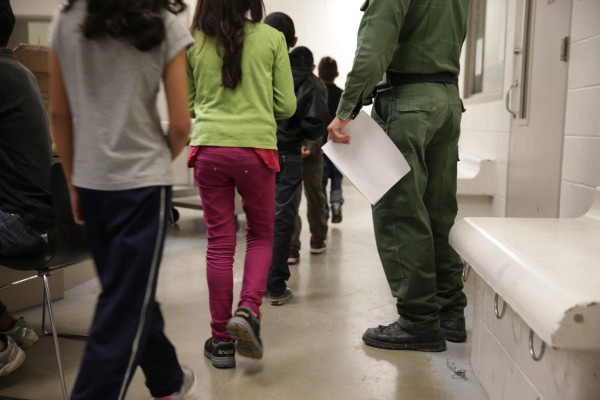 Hasta 15,000 dólares están pagando padres hondureños a ‘coyotes’