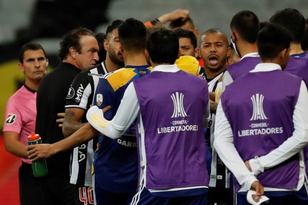 Futbolistas de Boca terminaron en comisaria tras brutal pelea con policías en Brasil