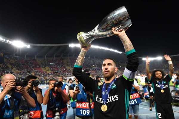 Real Madrid's Spanish defender Sergio Ramos holds the trophy after winning the UEFA Super Cup football match between Real Madrid and Manchester United on August 8, 2017, at the Philip II Arena in Skopje. / AFP PHOTO / Dimitar DILKOFF