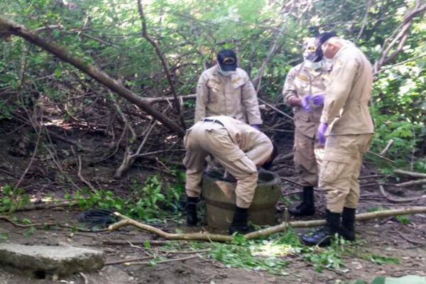 Dentro de pozo encuentran cadáver de hombre en Roatán
