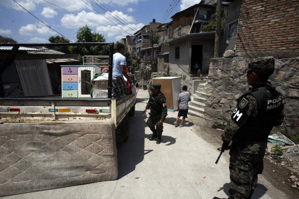 Confiados en la Policía, vecinos de Las Torres regresan a sus casas