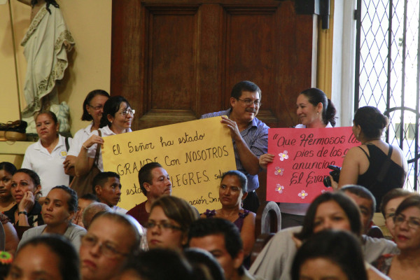 Aplausos y oraciones para los nuevos diáconos