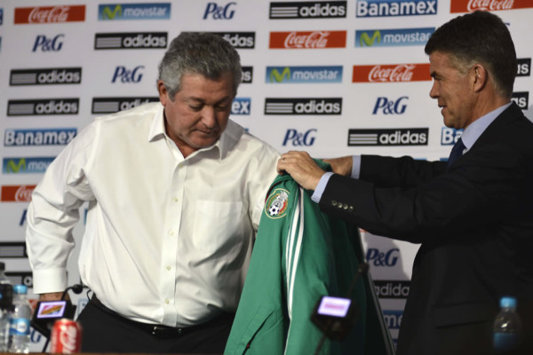 México presenta a su nuevo entrenador: Manuel Vucetich