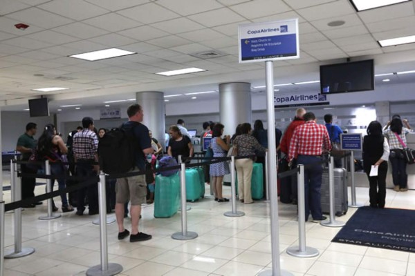 A pasajeros les tomarán huellas dactilares y faciales en aeropuertos