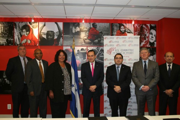 Firman convenio para dar asistencia legal a hondureños en EUA
