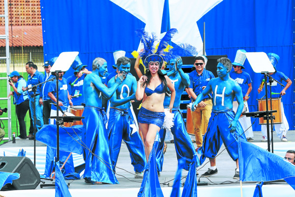 Una campaña sin insultos promete Juan Orlando Hernández