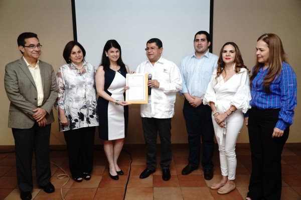 Buró de Convenciones ya cuenta con personería