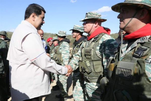 Venezuela envía militares a la frontera tras llegada de ayuda humanitaria