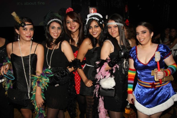 ¡Noches de aterradoras fiestas!