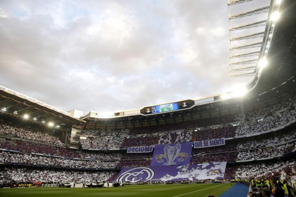 Pancarta de aficionados del Real Madrid causa enfado en el Atlético