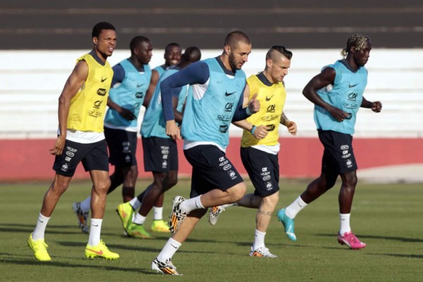 Francia prepara su estrategia a puertas cerradas