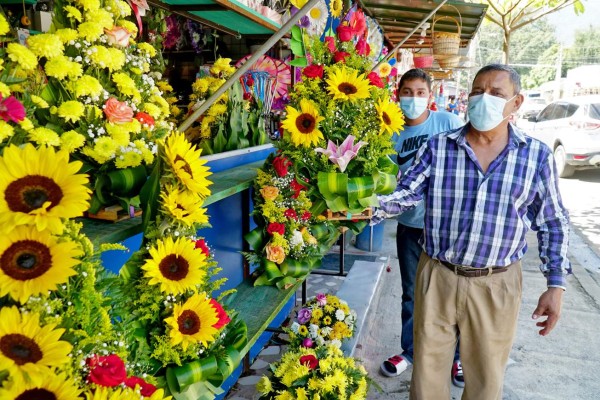 Vendedores de flores esperan recuperarse en San Valentín