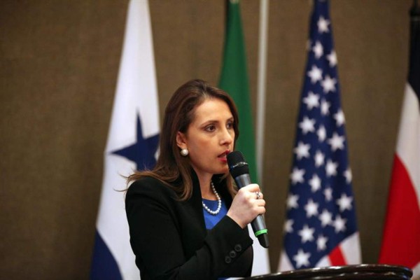 Suspenden a un agente por ingreso al país del hijo de Barralaga