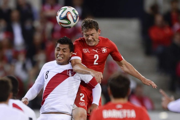 Suiza se impone a Perú pero sigue sin destilar buenas sensaciones