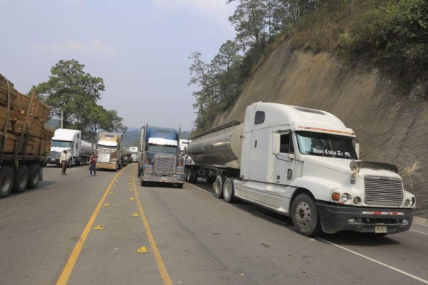 Panamá impone bloqueos a transportistas de carga de Honduras