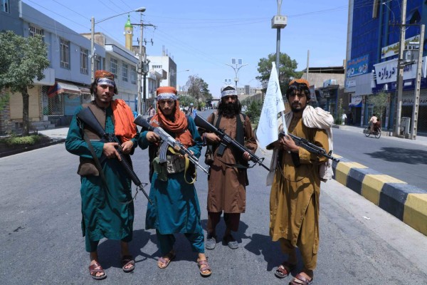 Talibanes buscan puerta a puerta a afganos que trabajaron con EEUU y OTAN