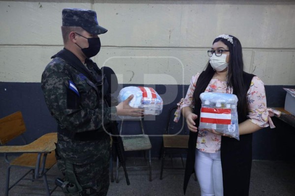 A medias se cumplen medidas de bioseguridad durante jornada de elecciones primarias e internas en Honduras (Fotos)