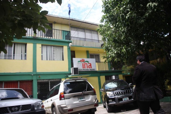 Cooperantes y servicios mantienen vivo al INA