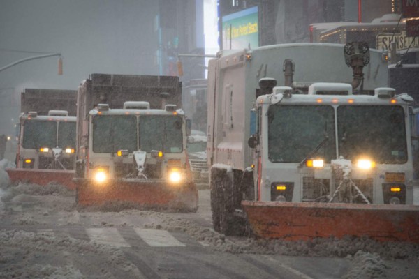 En fotos: La fuerte nevada que paraliza el noroeste de EUA