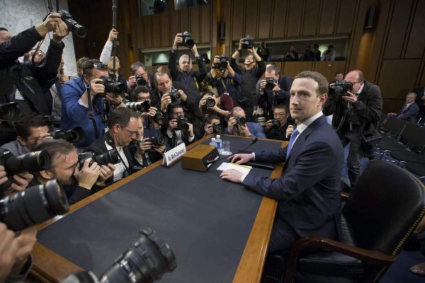 Zuckerberg comparecerá ante el Parlamento Europeo por la filtración masiva de datos