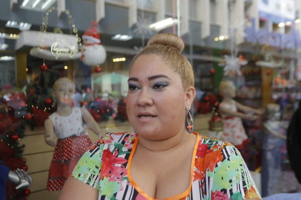 Caos en oficinas de Migración por suspensión de pasaportes en San Pedro Sula