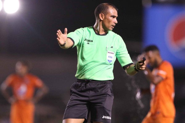 Árbitro rectifica falla en la final entre Honduras Progreso y Motagua