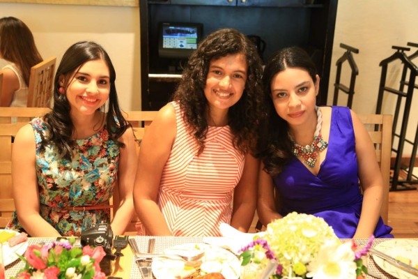 Fabiola Pagoaga, Julye Ortega y Bessy Portillo.