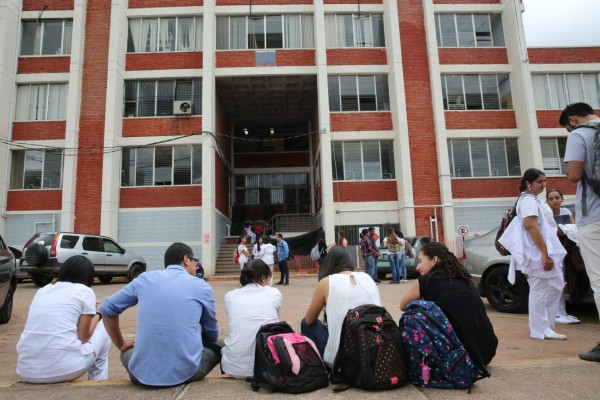 Unah podría cancelar período académico por protesta