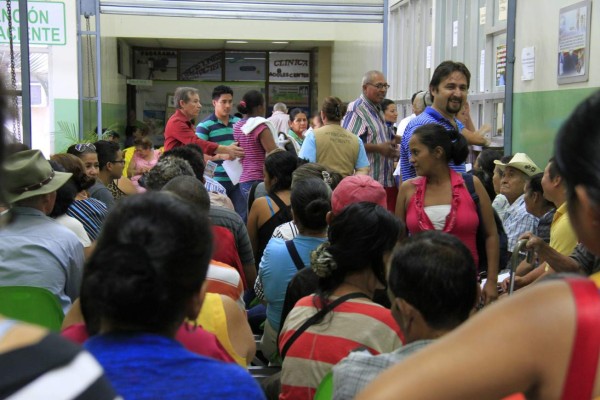 Continúa tormento por falta de ranitidina y acetaminofén en el hospital Mario Rivas