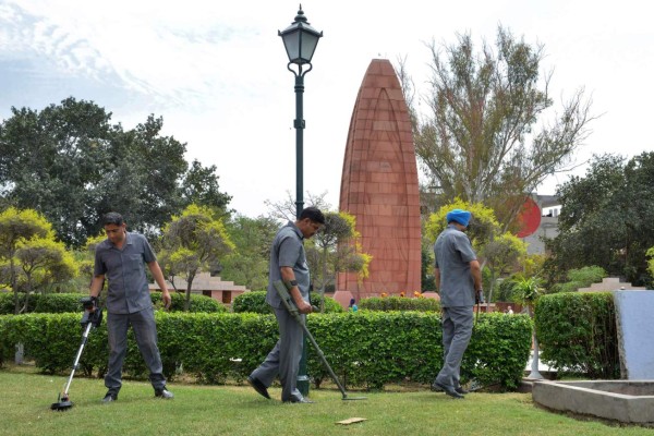 Indian Punjab Police personnel inspect the site near the Jallianwala Bagh Martyrs' Memorial ahead of the 100th anniversary of the Jallianwala Bagh massacre in Amritsar on April 11, 2019. - The Amritsar massacre, also known as the Jallianwala Bagh Massacre, took place on April 13, 1919, when British Indian Army soldiers on the direct orders of their British officers opened fire on an unarmed gathering killing at least 379 men, women and children, according to official records. (Photo by NARINDER NANU / AFP)