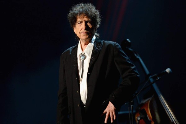 Bob Dylan por fin acepta el premio Nobel de la Literatura