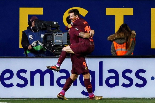 El Barcelona doblega al Villareal y se consolida en el liderato