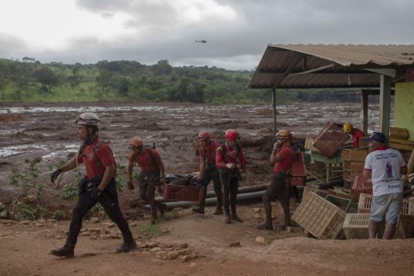 Aumenta a 37 número de muertos por tragedia minera en Brasil