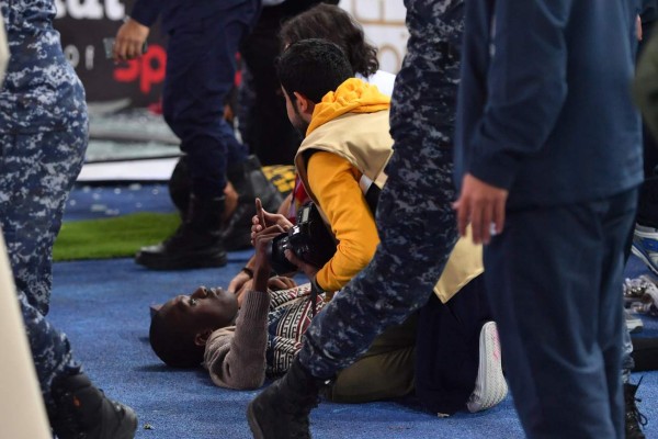 Cuarenta heridos en estadio de Kuwait tras caída de una barrera