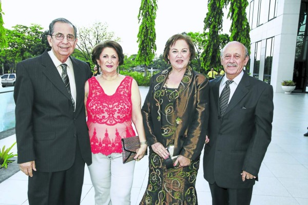 Banco del País honra a Elena Larios