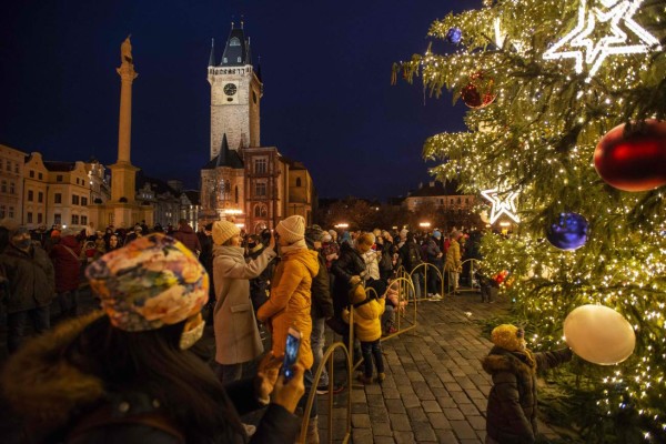 La OMS pide evitar los viajes y las reuniones familiares en las fiestas navideñas